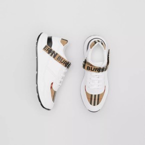 Men white shoe
